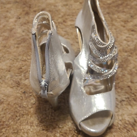 Heels - Picture 3 of 3